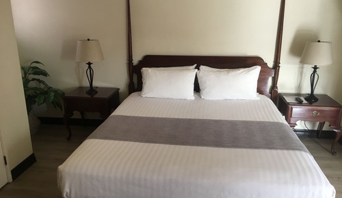 Standard Room, 1 King Bed, Ocean View ((7JB) Shared balcony)