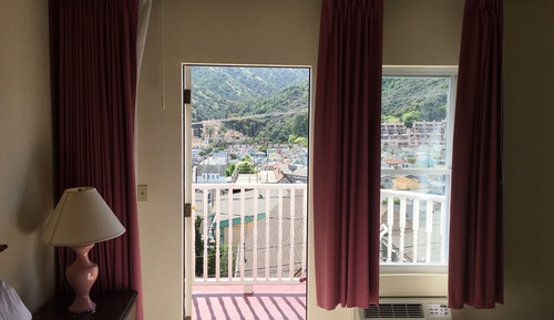 Room, 1 King Bed, Balcony, Partial Ocean View (5OB)