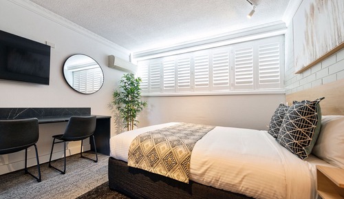 Queen Deluxe Room