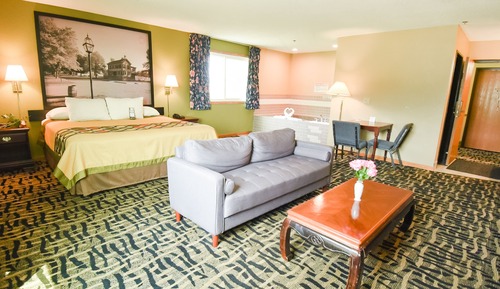 Deluxe Suite, 1 King Bed, Non Smoking, Jetted Tub