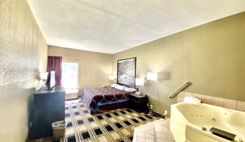 Deluxe Studio Suite, 1 King Bed, Non Smoking