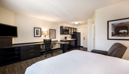 Standard Studio, 1 Queen Bed (Mobility Tub)