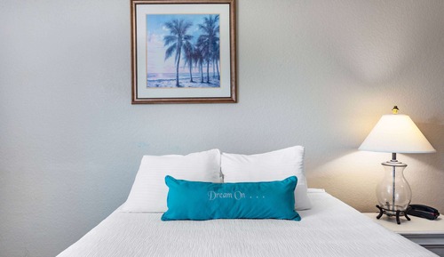 Suite, 1 Queen Bed, Non Smoking (Partial Ocean View)