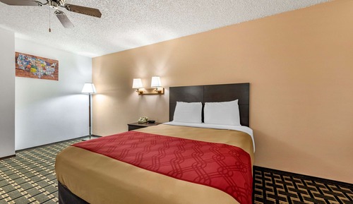 Room, 1 Queen Bed, Non Smoking (Upgrade)