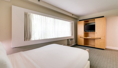 Standard Room, 1 Queen Bed