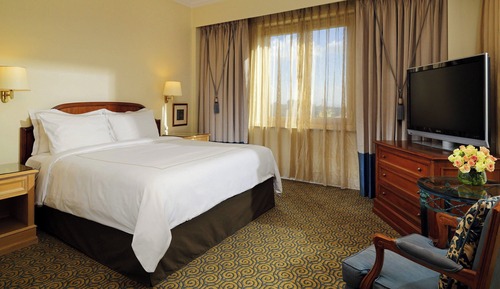 Executive Suite, 1 King Bed, Smoking, Balcony