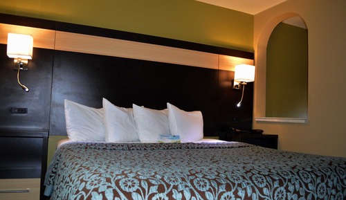 Room, 1 King Bed, Accessible, Smoking (Mobility)