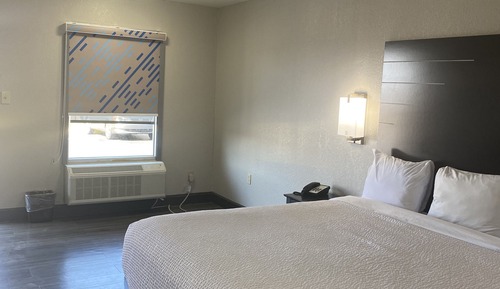 Studio Suite, 1 King Bed, Smoking