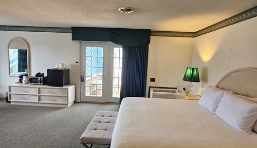Deluxe Suite, 1 King Bed, Non Smoking