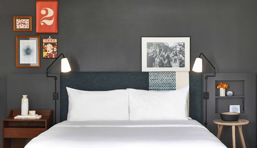 Room, 1 King Bed, Corner