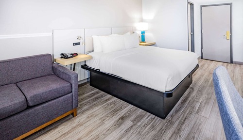 Suite, 1 King Bed, Non Smoking