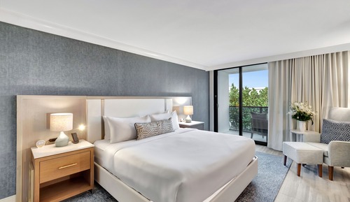Standard Room, 1 King Bed, Garden View (King Balcony Garden View)
