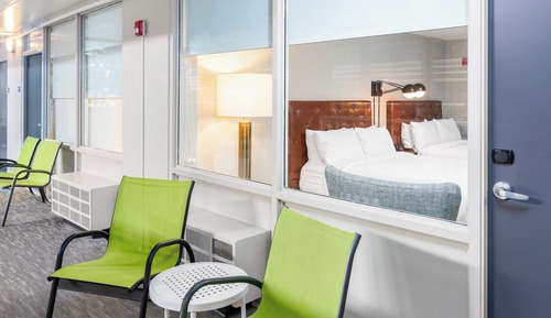 Room, 2 Queen Beds, Non Smoking, Pool View (Poolside)