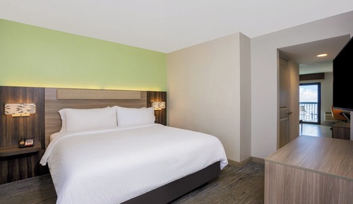 Suite, 1 Bedroom, Balcony, Oceanfront (Low Floor)