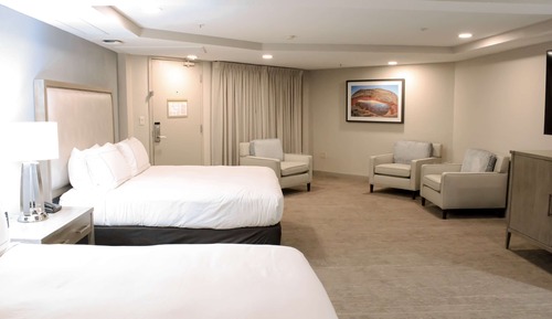 Suite, Multiple Beds (2 KNG SALON SUITE INTERIOR)