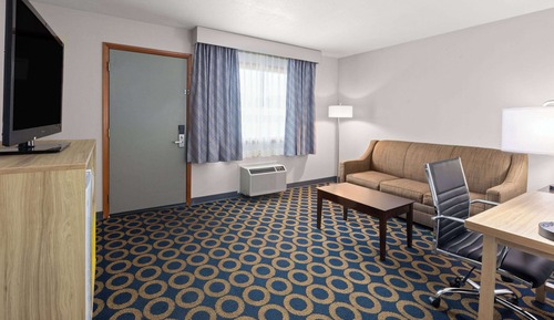 Suite, 1 King Bed, Non Smoking (One-Bedroom Suite)