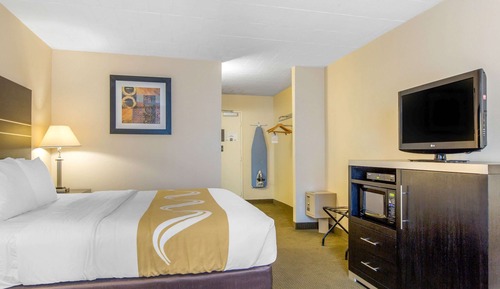 Room, 1 King Bed, Accessible, Smoking