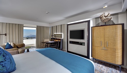 Room, 1 King Bed, Balcony, City View (Club Lounge Access)