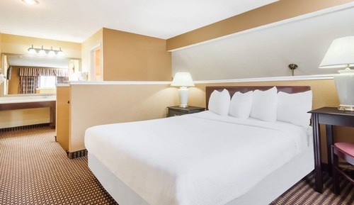 Suite, 1 Queen Bed, Accessible, Non Smoking