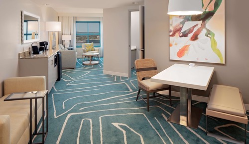 Suite, 1 King Bed, Bay View, Corner (Oversized)