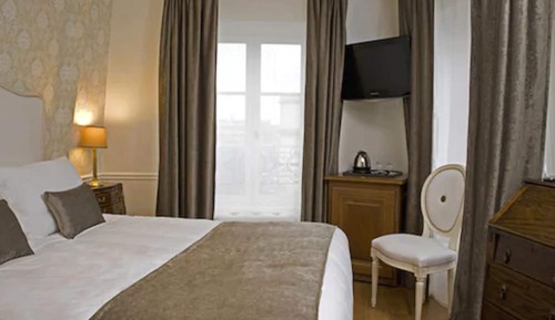 Deluxe Room (Eiffel Tower View)