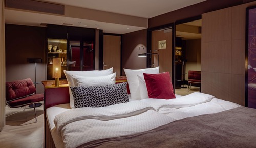Room, 1 King Bed, No Windows (Spacious - Sleep)