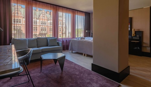 Grand Room, 1 King Bed