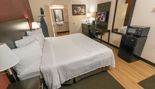 Superior Room, 1 King Bed, Accessible (Smoke Free)