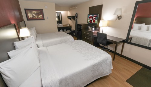 Deluxe Room, 2 Queen Beds (Smoke Free)