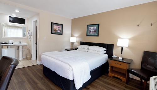 Standard Room, 1 Queen Bed Ground Floor (1 Queen Bed Nonsmoking)
