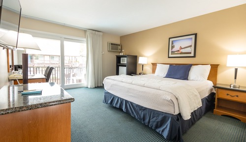 Signature Room, 1 King Bed Upstairs, Balcony (1 king bed nonsmoking)