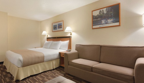 Room, 1 King Bed, Non Smoking (Lobby Level) Non-Pet friendly