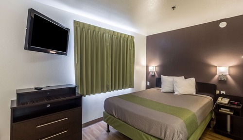 Standard Room, 1 Queen Bed, Accessible, Smoking