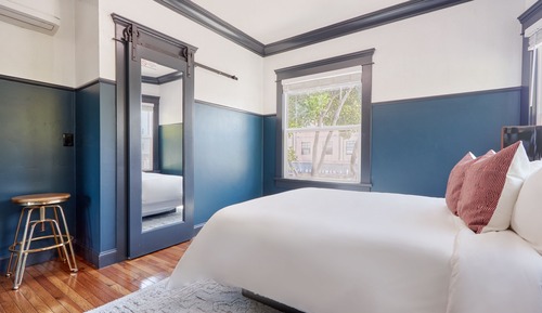 Deluxe Room, 1 Queen Bed