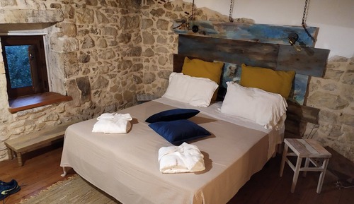 Traditional House, 1 King Bed, Hot Tub, Hill View