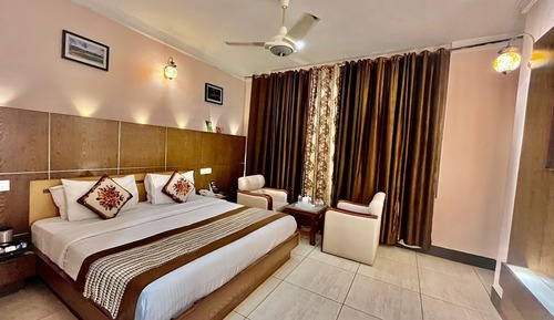 Superior Room, 1 King Bed, Mountain View, Mountainside