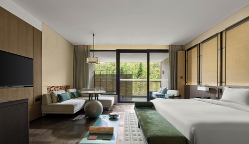 Room, 1 King Bed, Hill View (Banyan Wellbeing)