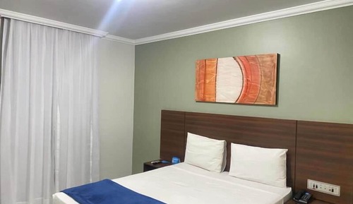 Executive Queen Apartment