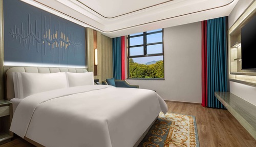 Suite, 1 King Bed, Non Smoking (Majhong)