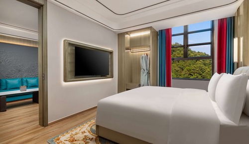 Executive Suite, 1 King Bed, Non Smoking