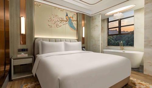 Deluxe Suite, 1 King Bed, Non Smoking