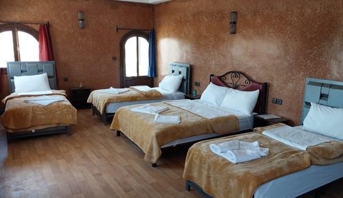Comfort Room, Multiple Beds