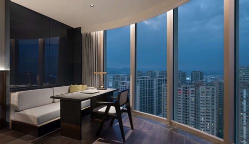 Deluxe Room, 1 King Bed, City View