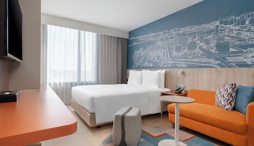 Standard Room, 1 Queen Bed (with Free Breakfast)