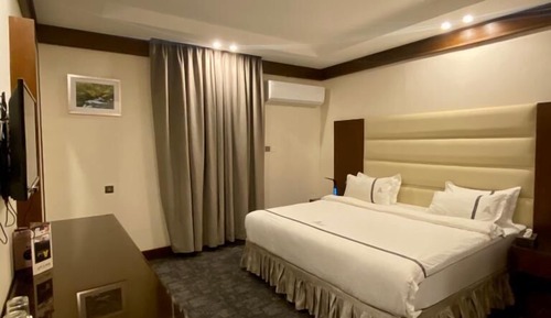 Deluxe Studio Suite