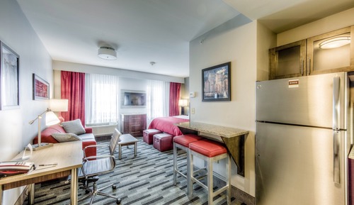 Studio Suite, 1 King Bed, Kitchen