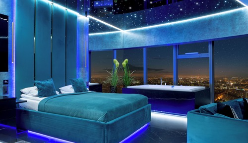 46 Floor Apartment with Hot Tub and Old Town View
