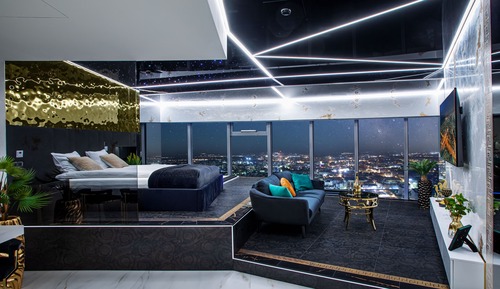 44 Floor Deluxe Apartment with hot tub and sauna