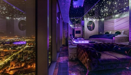 45 Floor Luxury Suite with Hot Tub