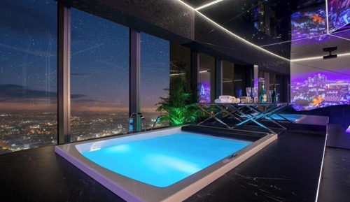 46 Floor Apartment with hot tub and sauna "Star Wars"